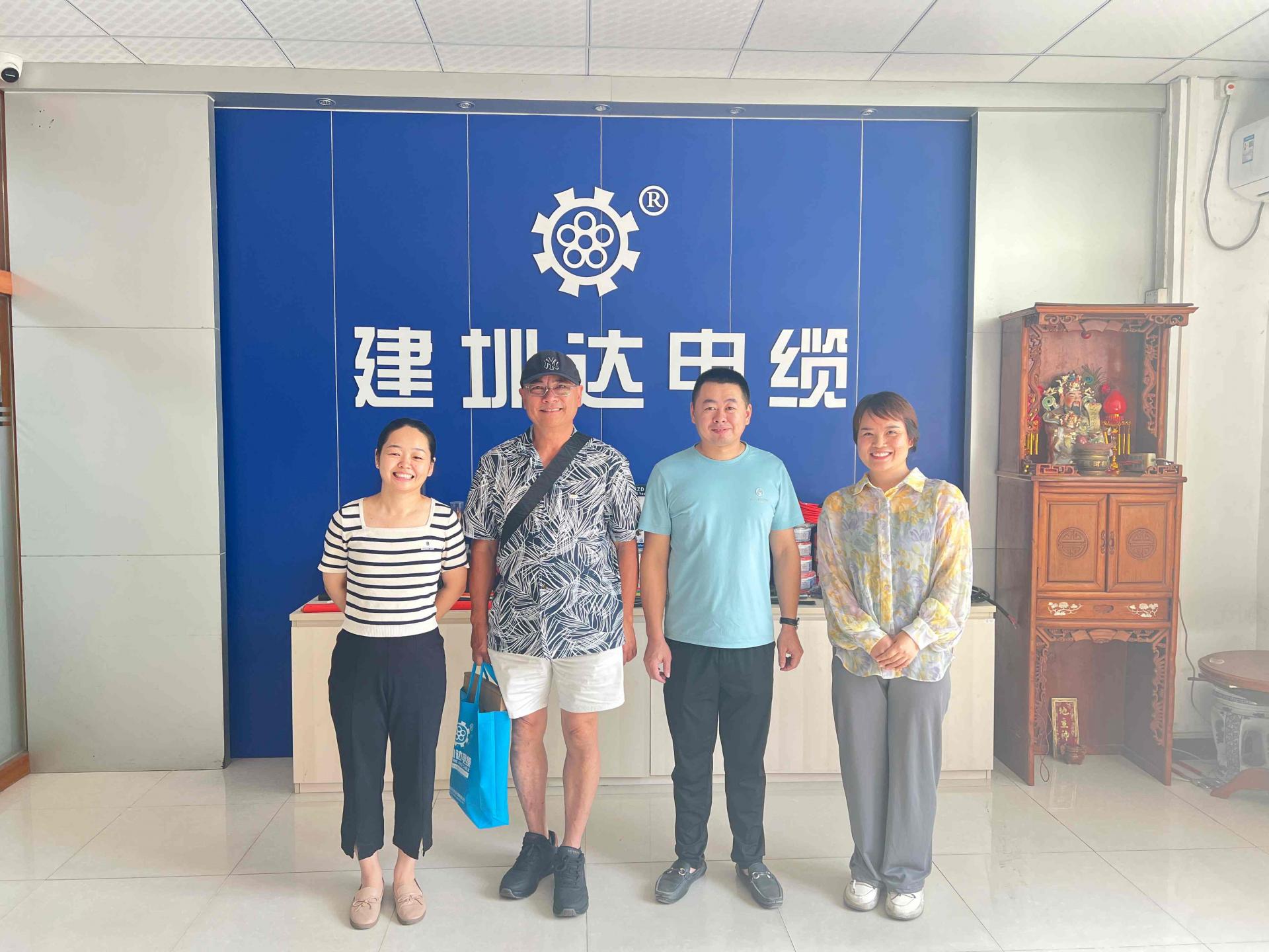 来自柬埔寨Hak客户亲自见证的案例 - 铠装电力电缆